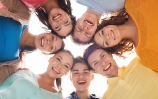 Amitiés adolescentes : Meilleure santé à l'âge adulte