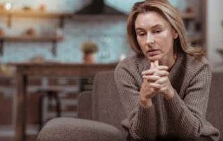 Femme déprimée pendant la crise sanitaire