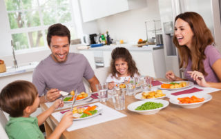 Les repas en famille sont protecteurs du stress