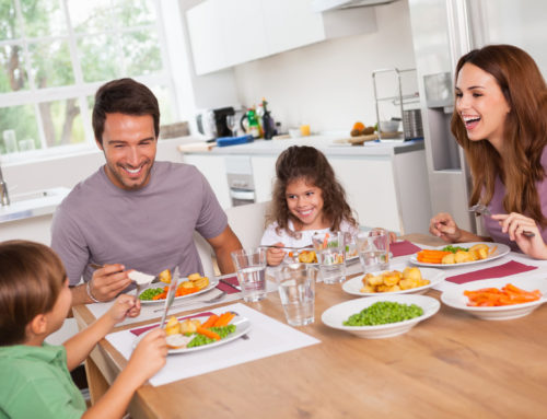 Les diners en famille seraient protecteurs du stress…
